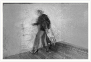 E. walking through a room… | Fotografie und digital Artwork | Fine art Pigment-Druck | 42 x 59.4 cm | 2016-23